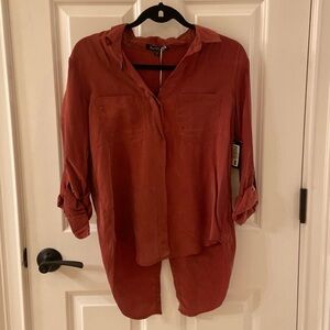Velvet Heart Riley Shirt. NWT. Brick. Size S.